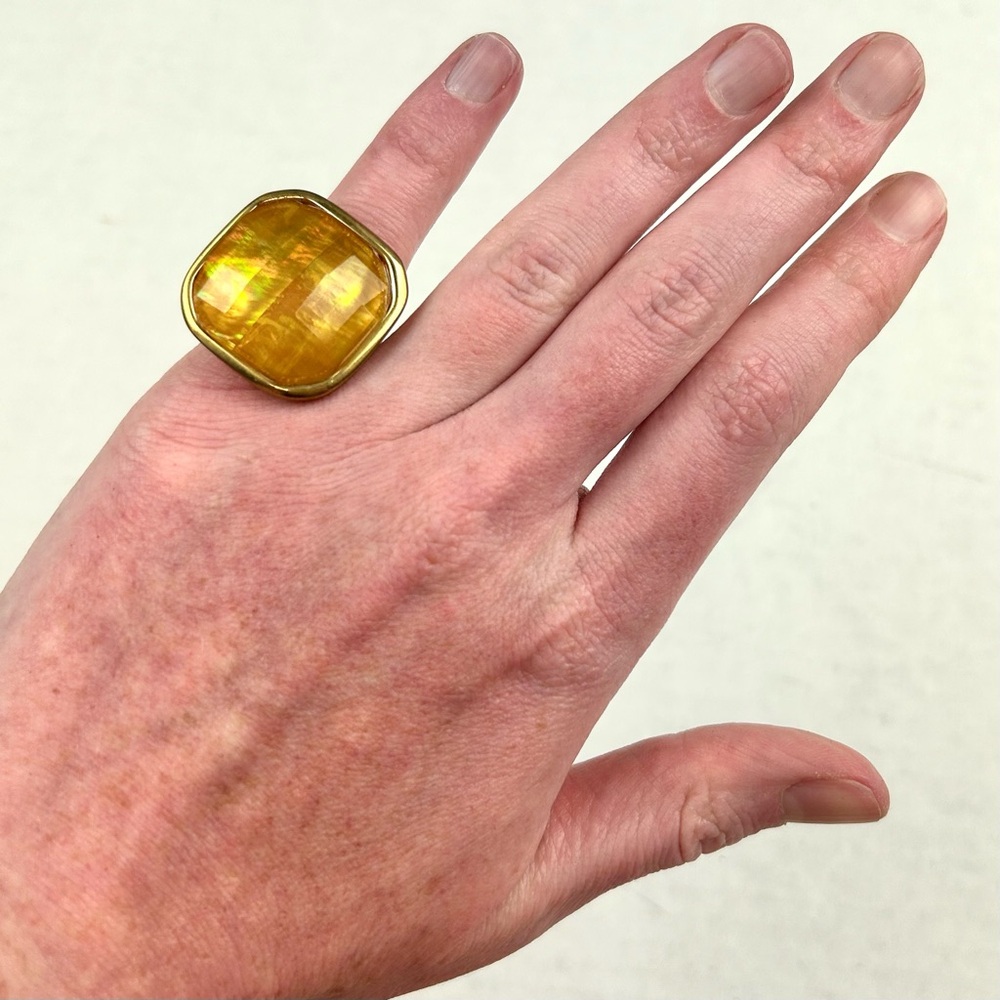 Banana Republic Citrine Stone and Gold Band Costume Jewelry Ring Size 6